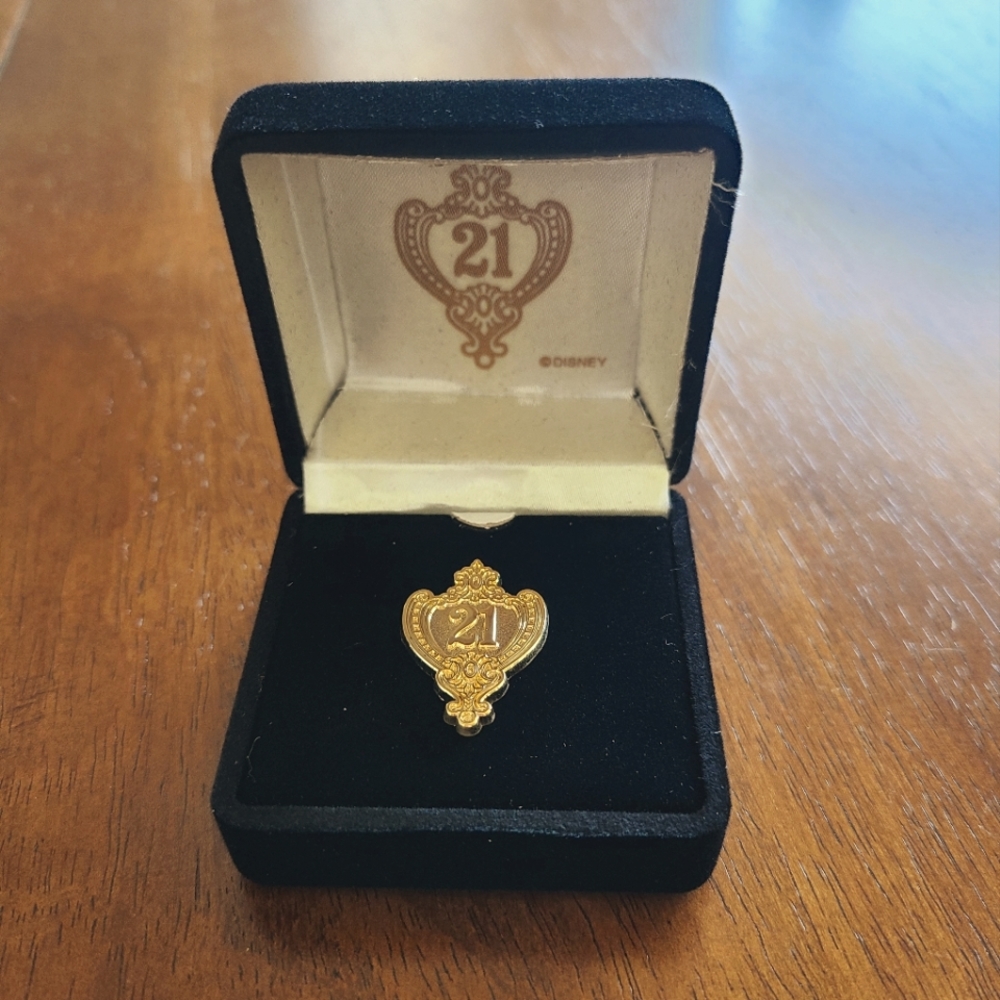 Disney 21 Royal Pin